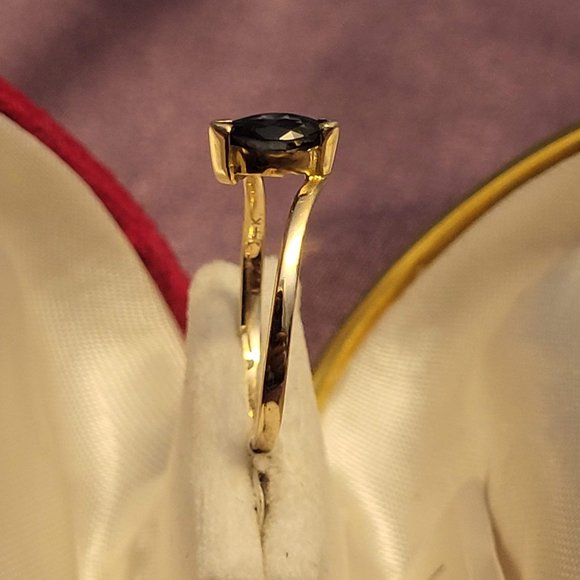 14K Gold Ring with gemstone ( saphire) - Picture 9 of 13